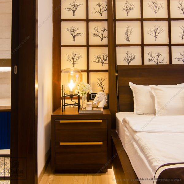 Khoremaand Bedside Table