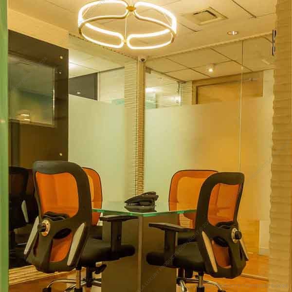 Della Luxury Meeting Tables Tigranes Collection