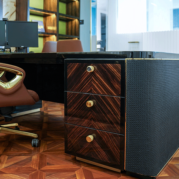 Philippe Senior Management Desk