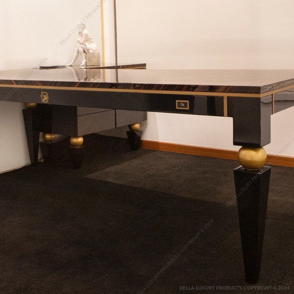 Lothair Senior Management Desk