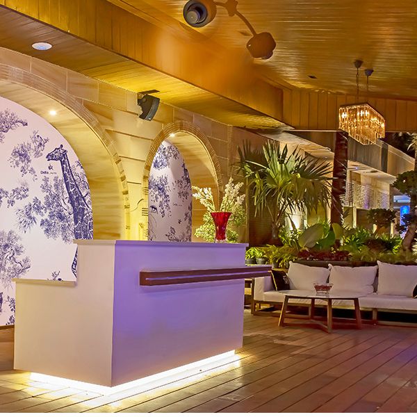 Thyus Reception Desk