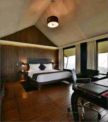 Della Luxury Hotel Supplies Glamping Tent