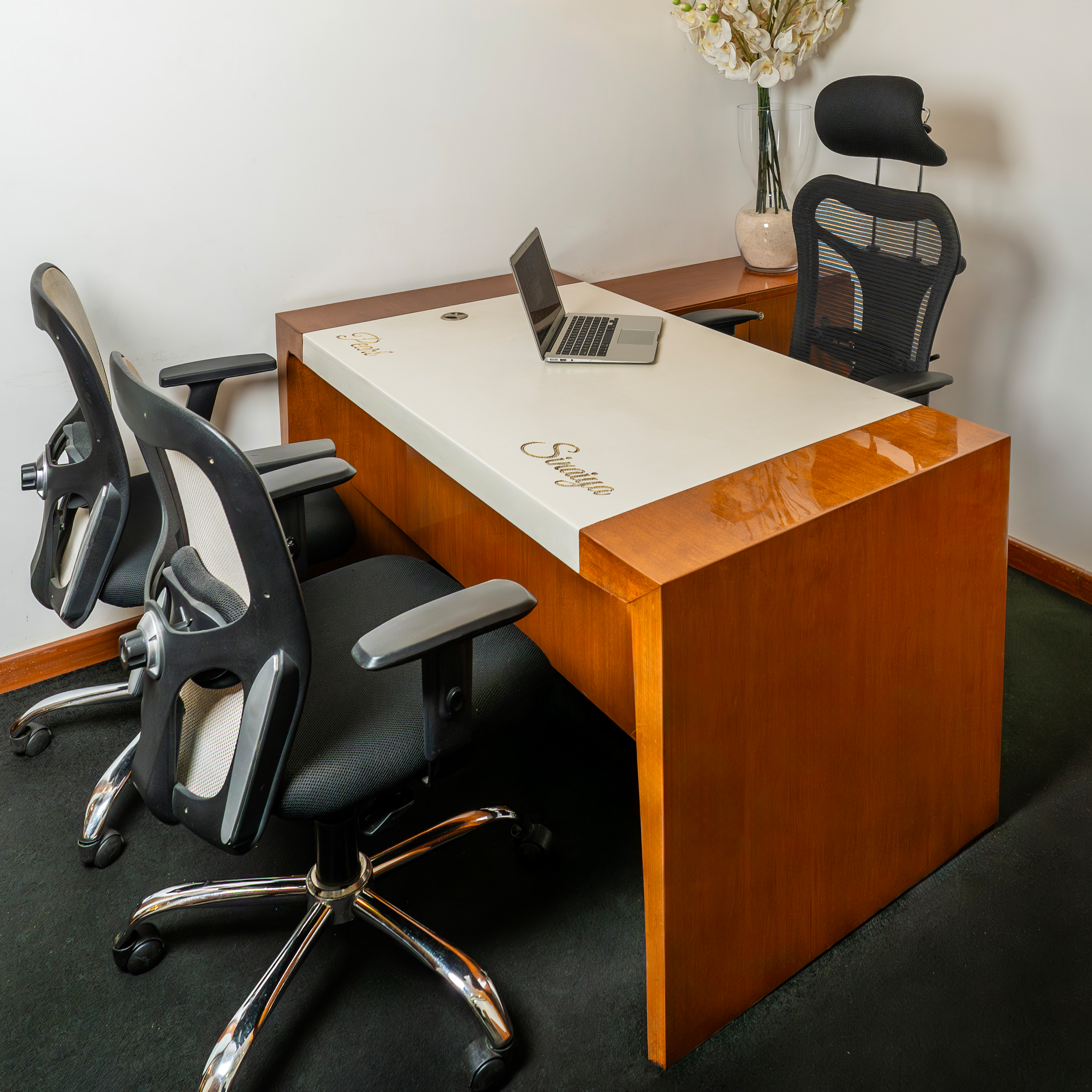 Della Office Product Luxury Executive Management Cabin Archelaos Collection