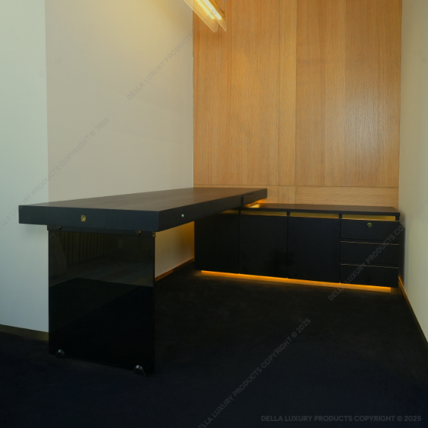 Della Luxury Product Executive Cabin Side Runner