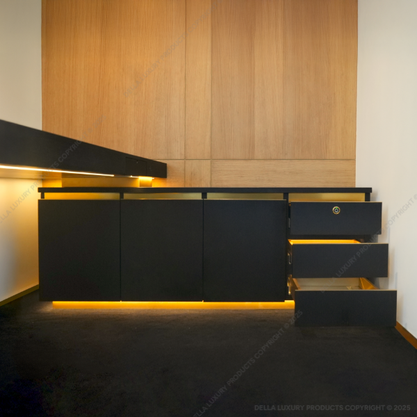 Della Luxury Product Executive Cabin Side Runner