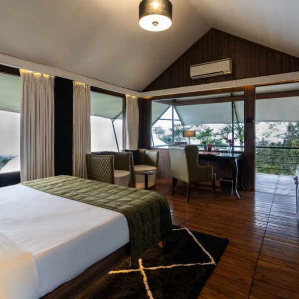 Camp Della Glamping Tent