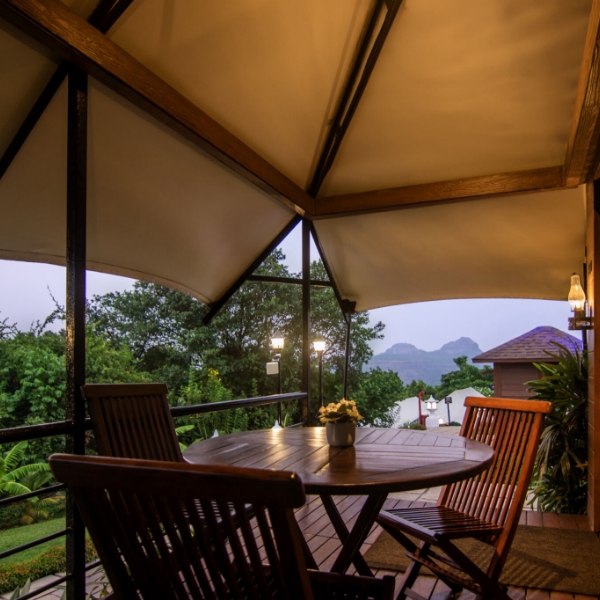 Camp Della Glamping Tent