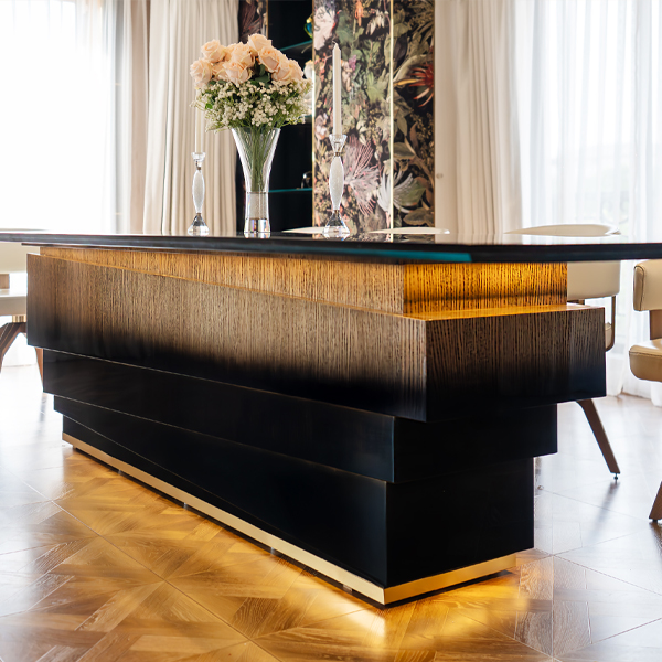 Kuhan Dining table