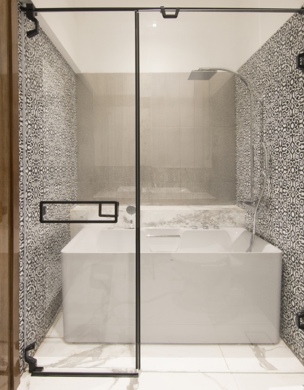  | Della Luxury Shower Cubicles