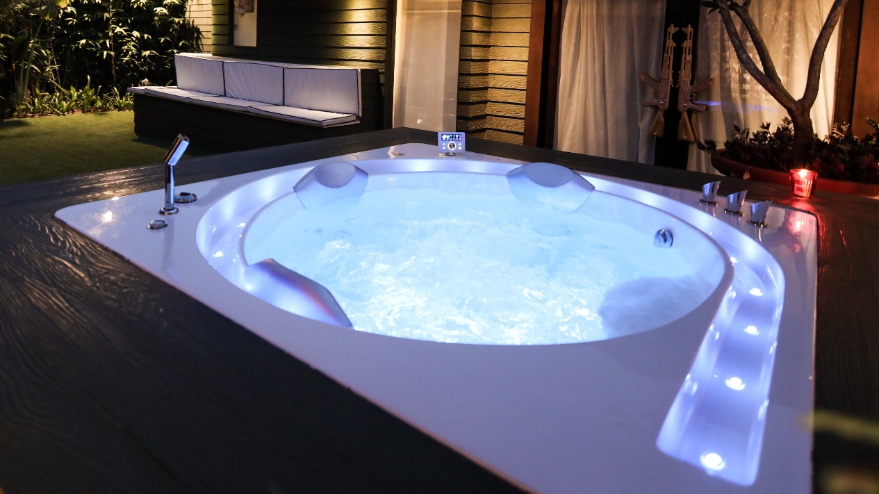  | Della Luxury Jacuzzis
