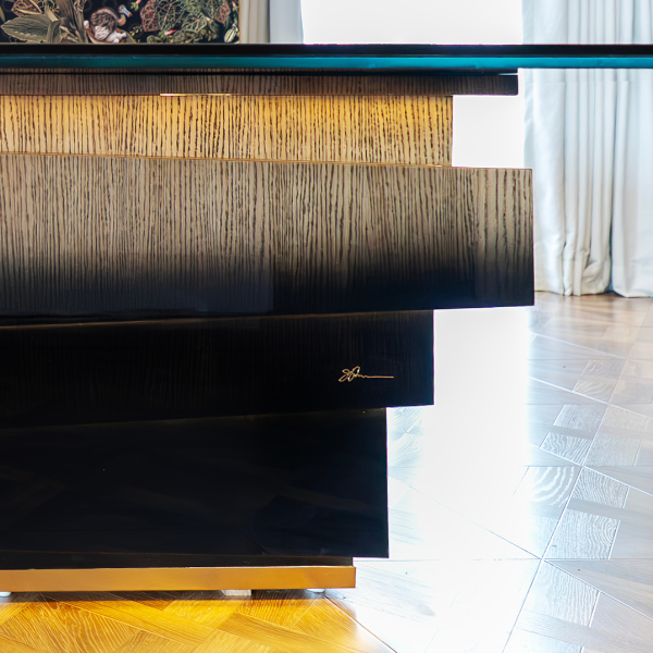 Kuhan Dining table