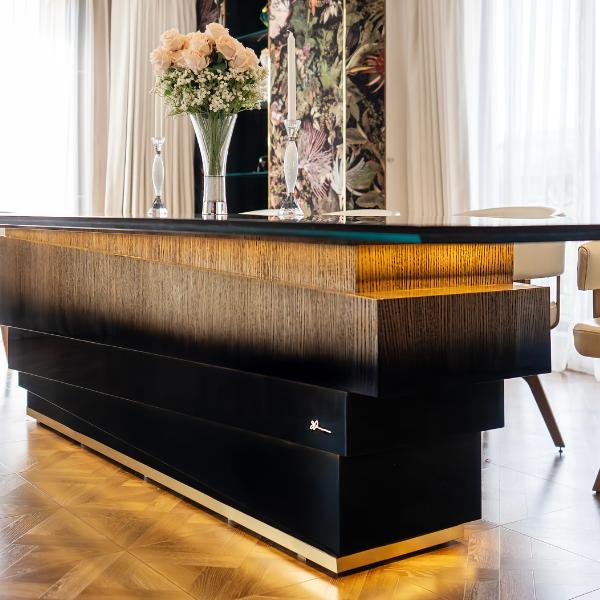 Kuhan Dining table