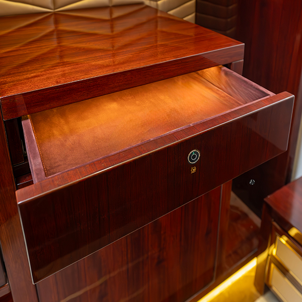 Gelshah Walk-In Wardrobe