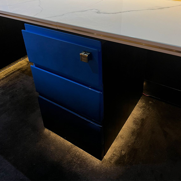 Xerxes Free Standing Pedestal